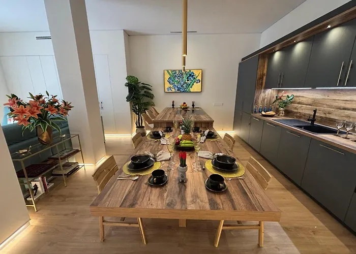 El Balcon Del Mercado Chico * Ávila